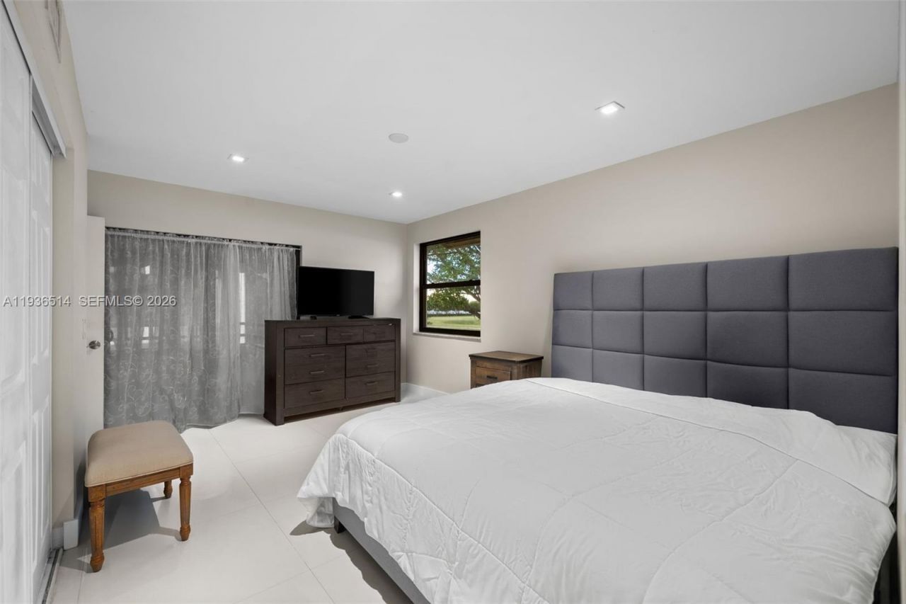 20310 NE 3rd Ct, Unit 2, Miami, FL 33179 Photo