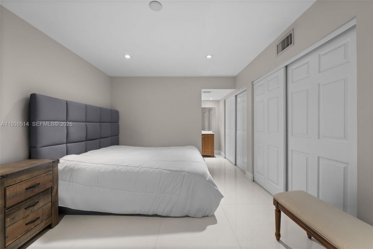 20310 NE 3rd Ct, Unit 2, Miami, FL 33179 Photo