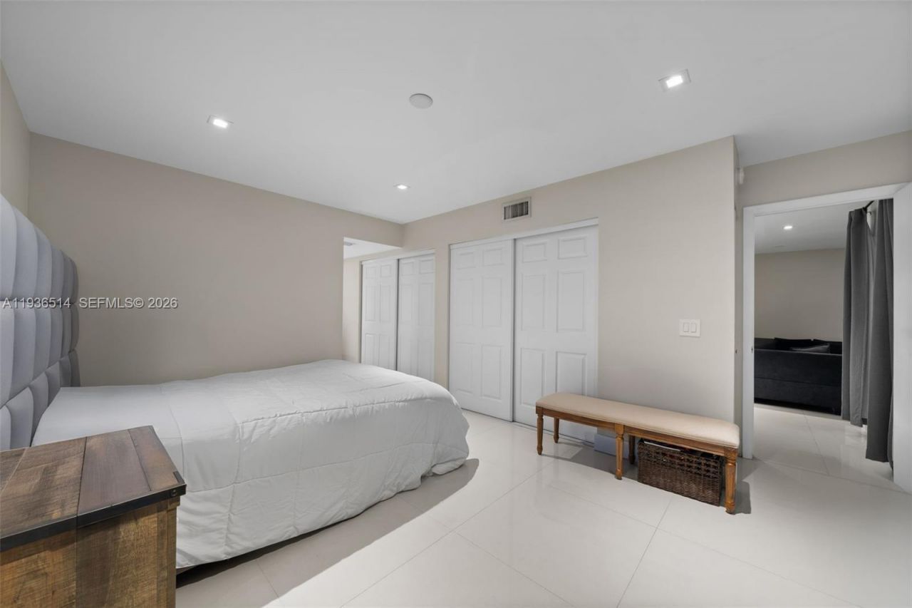 20310 NE 3rd Ct, Unit 2, Miami, FL 33179 Photo