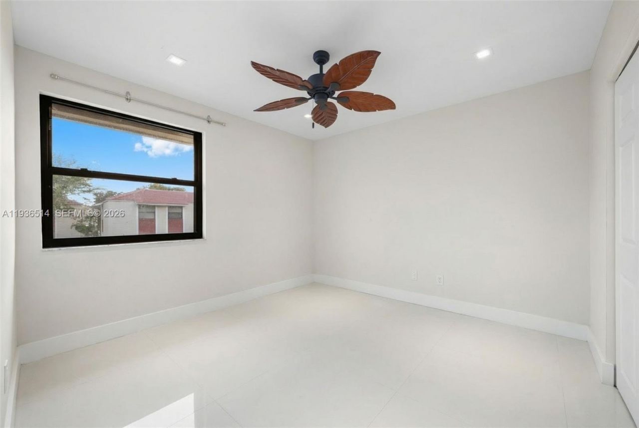 20310 NE 3rd Ct, Unit 2, Miami, FL 33179 Photo