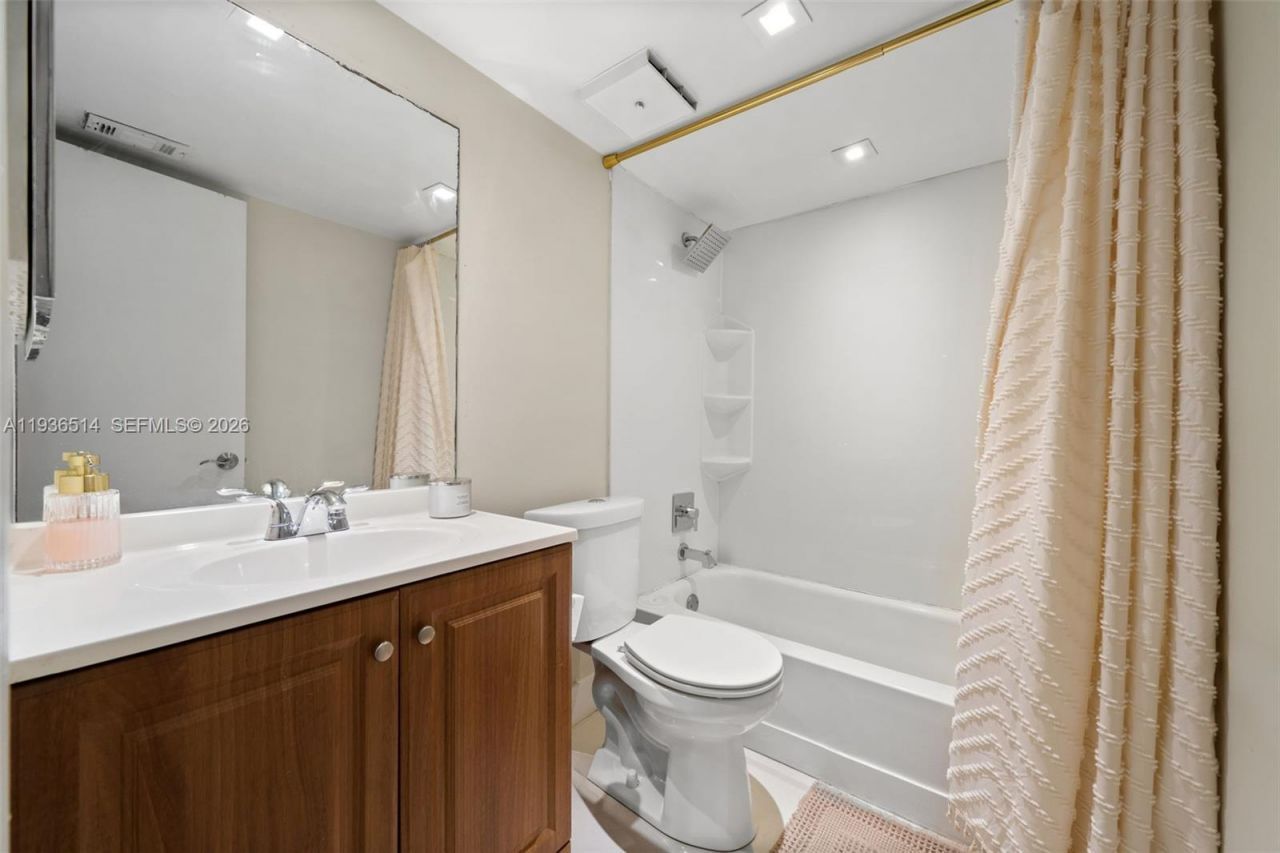 20310 NE 3rd Ct, Unit 2, Miami, FL 33179 Photo