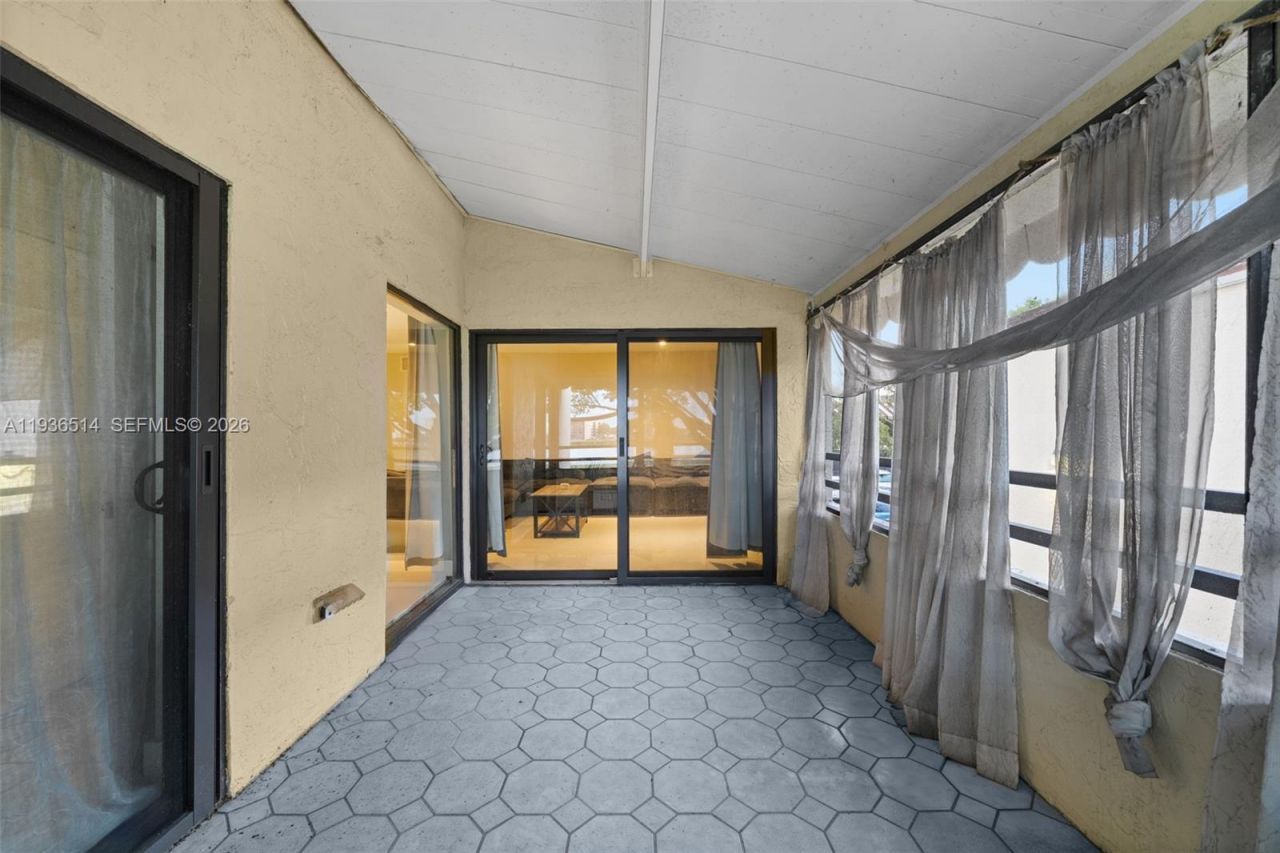 20310 NE 3rd Ct, Unit 2, Miami, FL 33179 Photo