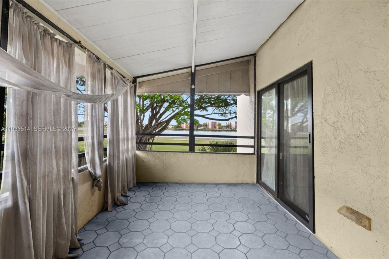 20310 NE 3rd Ct, Unit 2, Miami, FL 33179 Photo