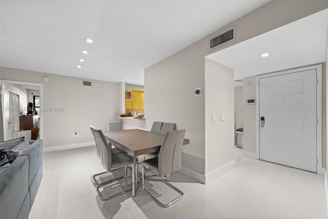 20310 NE 3rd Ct, Unit 2, Miami, FL 33179 Photo