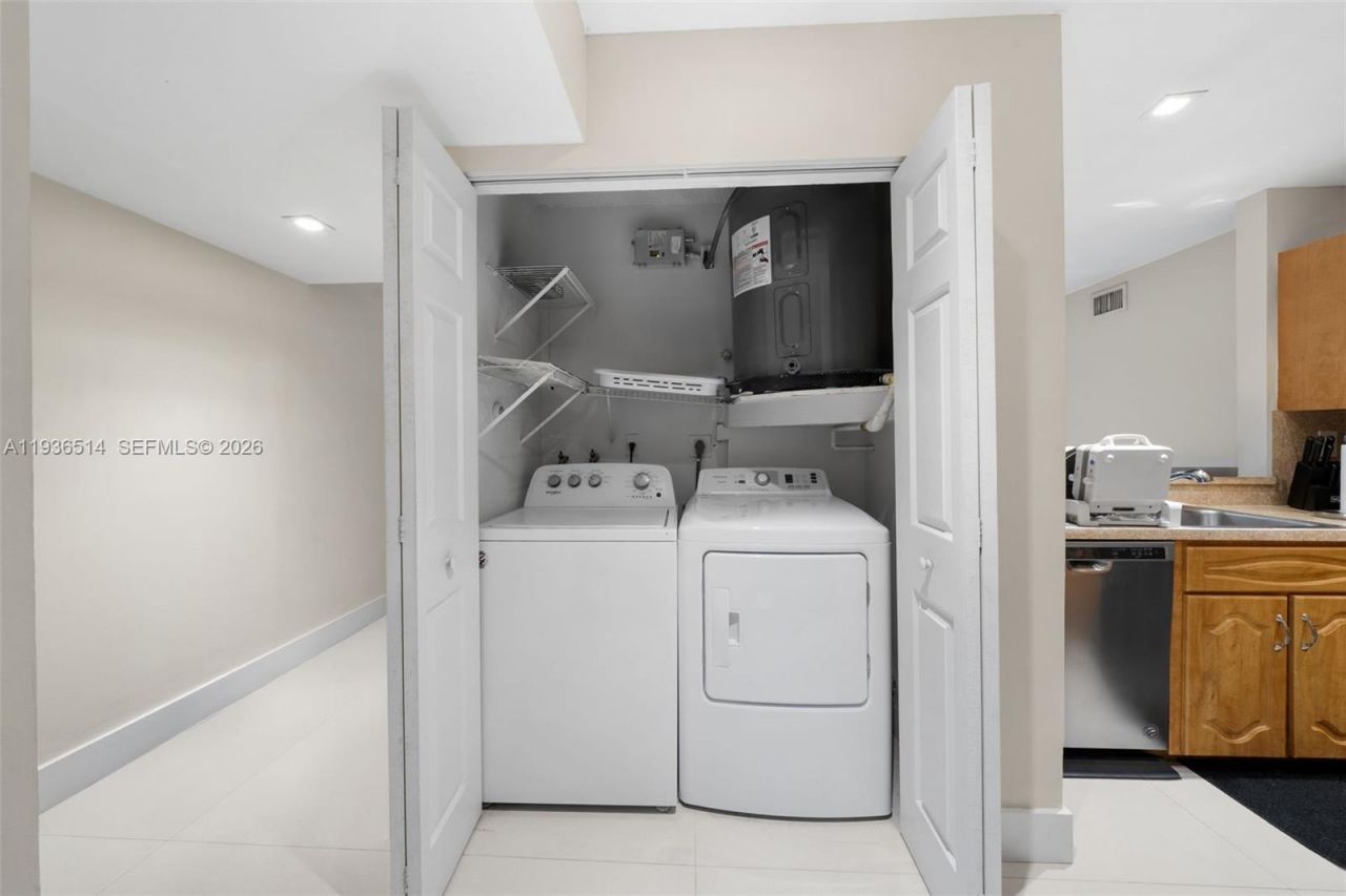 20310 NE 3rd Ct, Unit 2, Miami, FL 33179 Photo