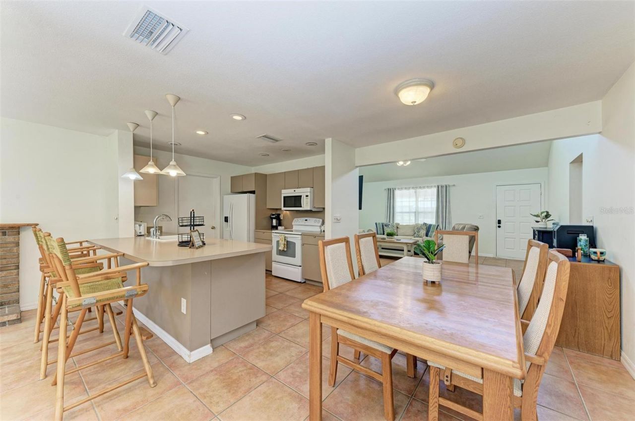 2660 Davis Boulevard, Sarasota, FL 34237 Photo