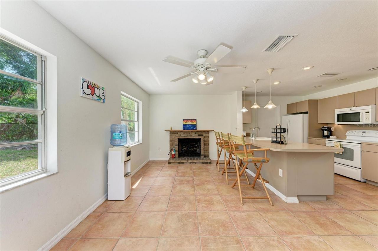 2660 Davis Boulevard, Sarasota, FL 34237 Photo