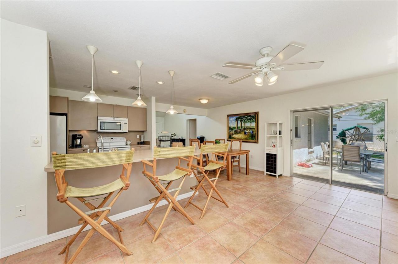 2660 Davis Boulevard, Sarasota, FL 34237 Photo