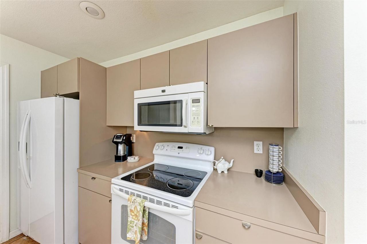 2660 Davis Boulevard, Sarasota, FL 34237 Photo