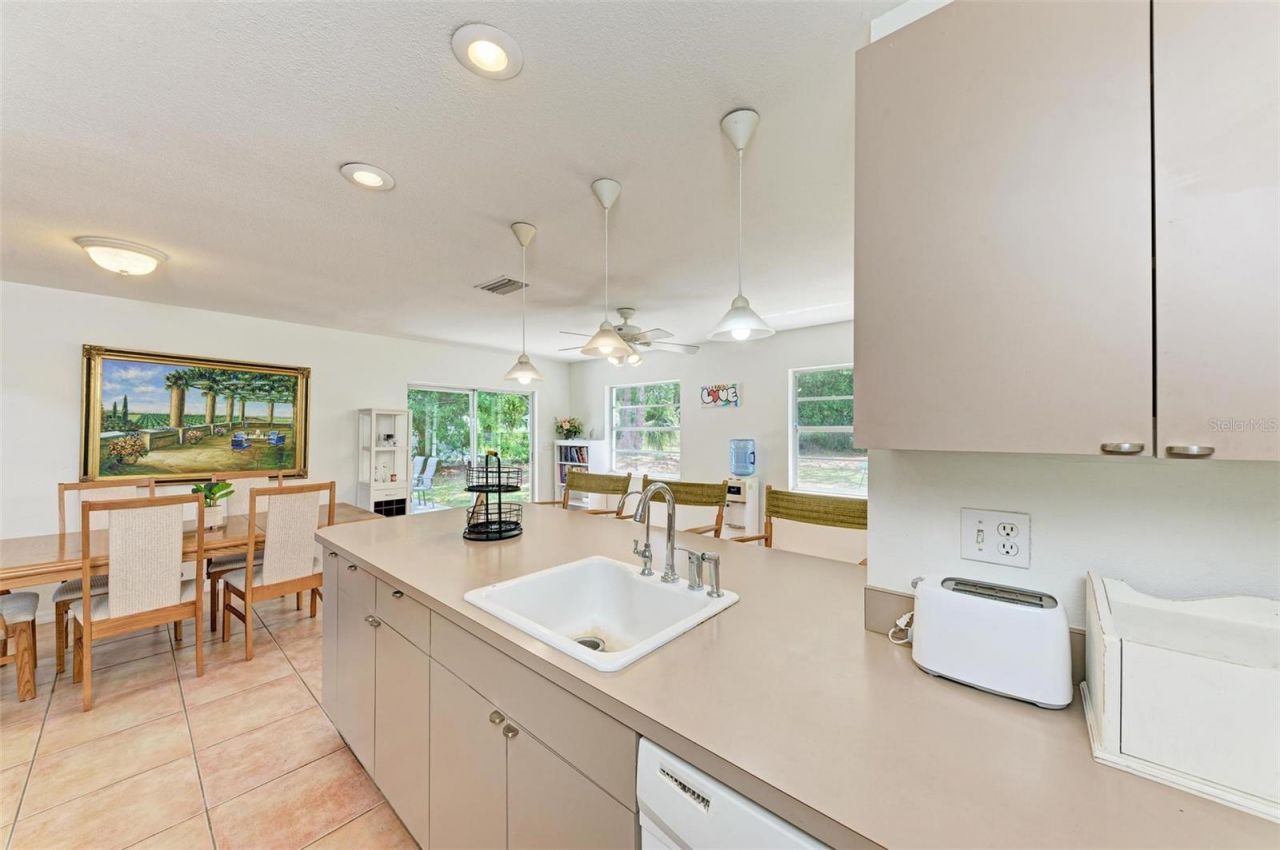 2660 Davis Boulevard, Sarasota, FL 34237 Photo