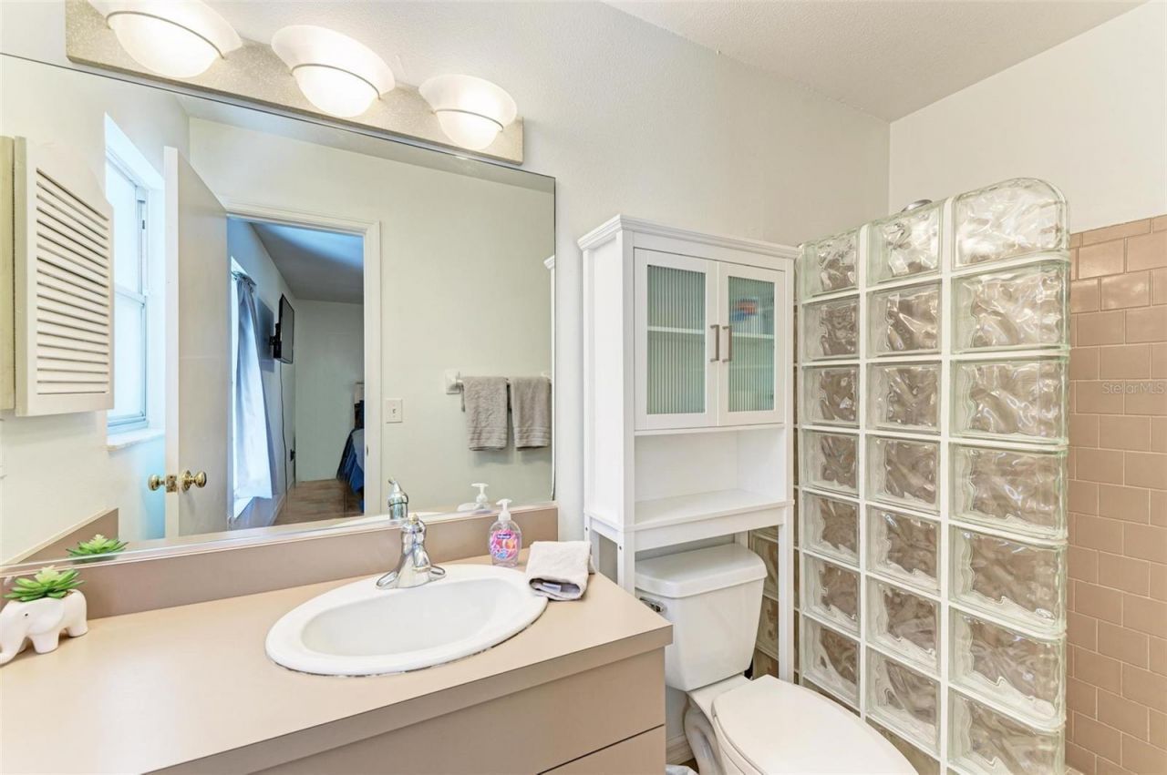 2660 Davis Boulevard, Sarasota, FL 34237 Photo