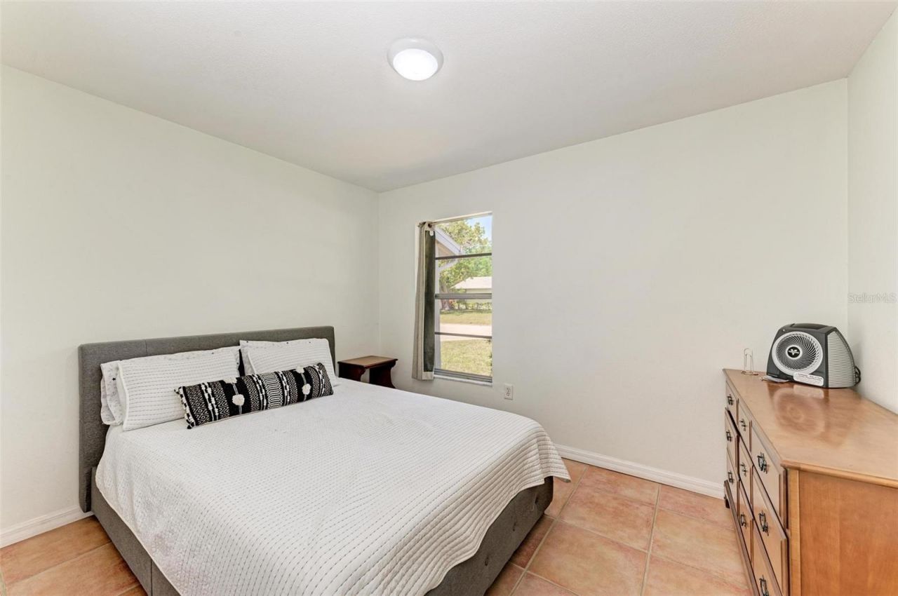 2660 Davis Boulevard, Sarasota, FL 34237 Photo