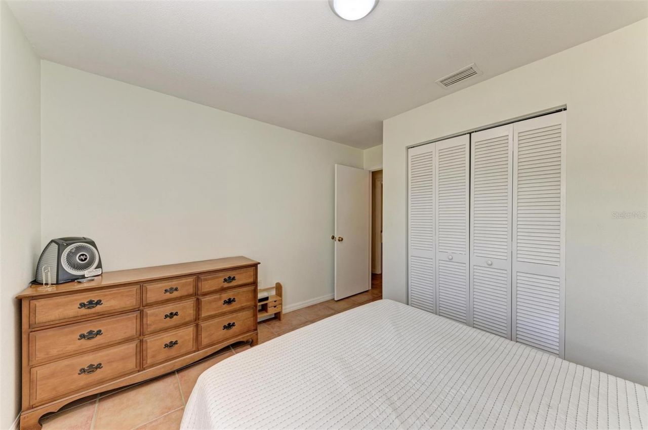 2660 Davis Boulevard, Sarasota, FL 34237 Photo