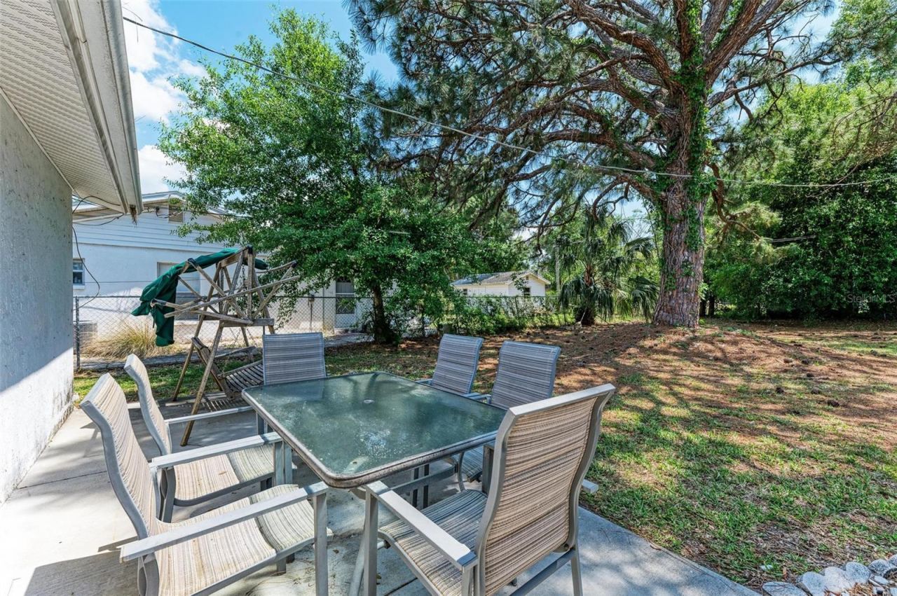 2660 Davis Boulevard, Sarasota, FL 34237 Photo