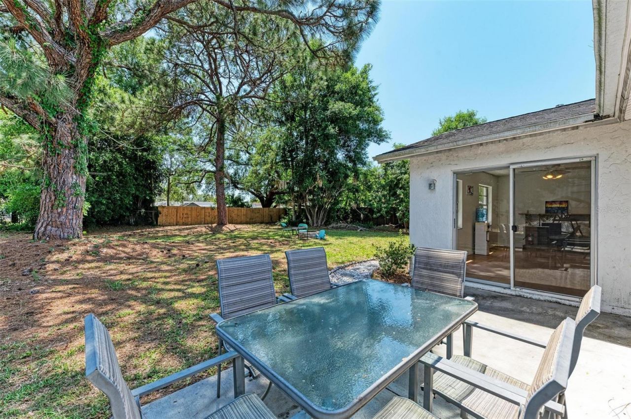 2660 Davis Boulevard, Sarasota, FL 34237 Photo