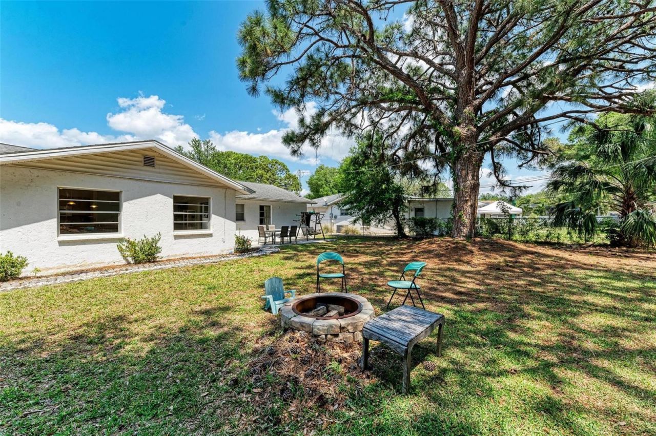 2660 Davis Boulevard, Sarasota, FL 34237 Photo