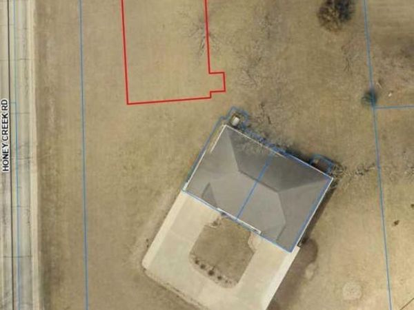 106 E Honeycreek Dr , Manchester, IA 52057