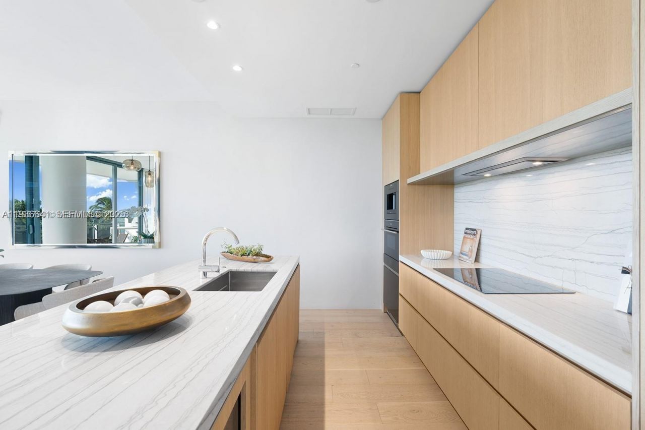 8701 Collins Ave , Unit 404, Miami Beach, FL 33154 Photo