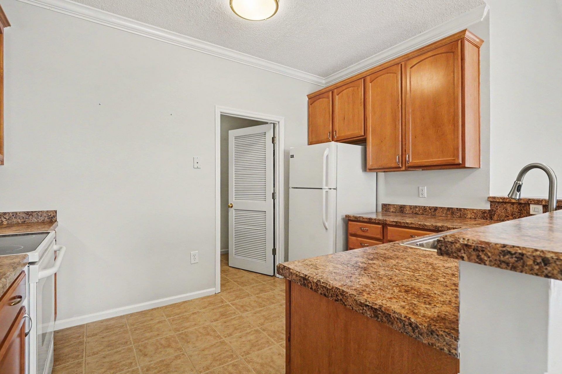 5864 Longwood Dr. Photo 10