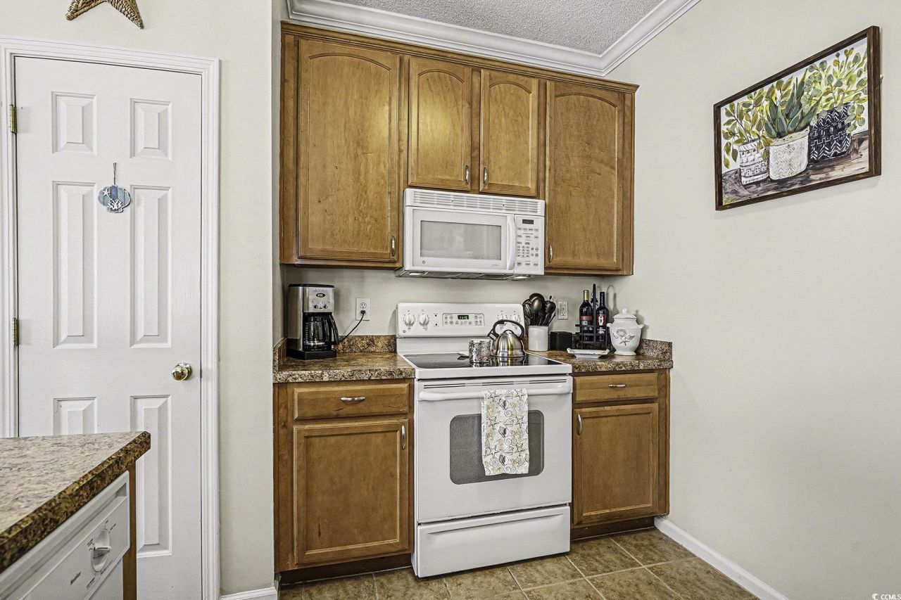 5864 Longwood Dr. Photo 11