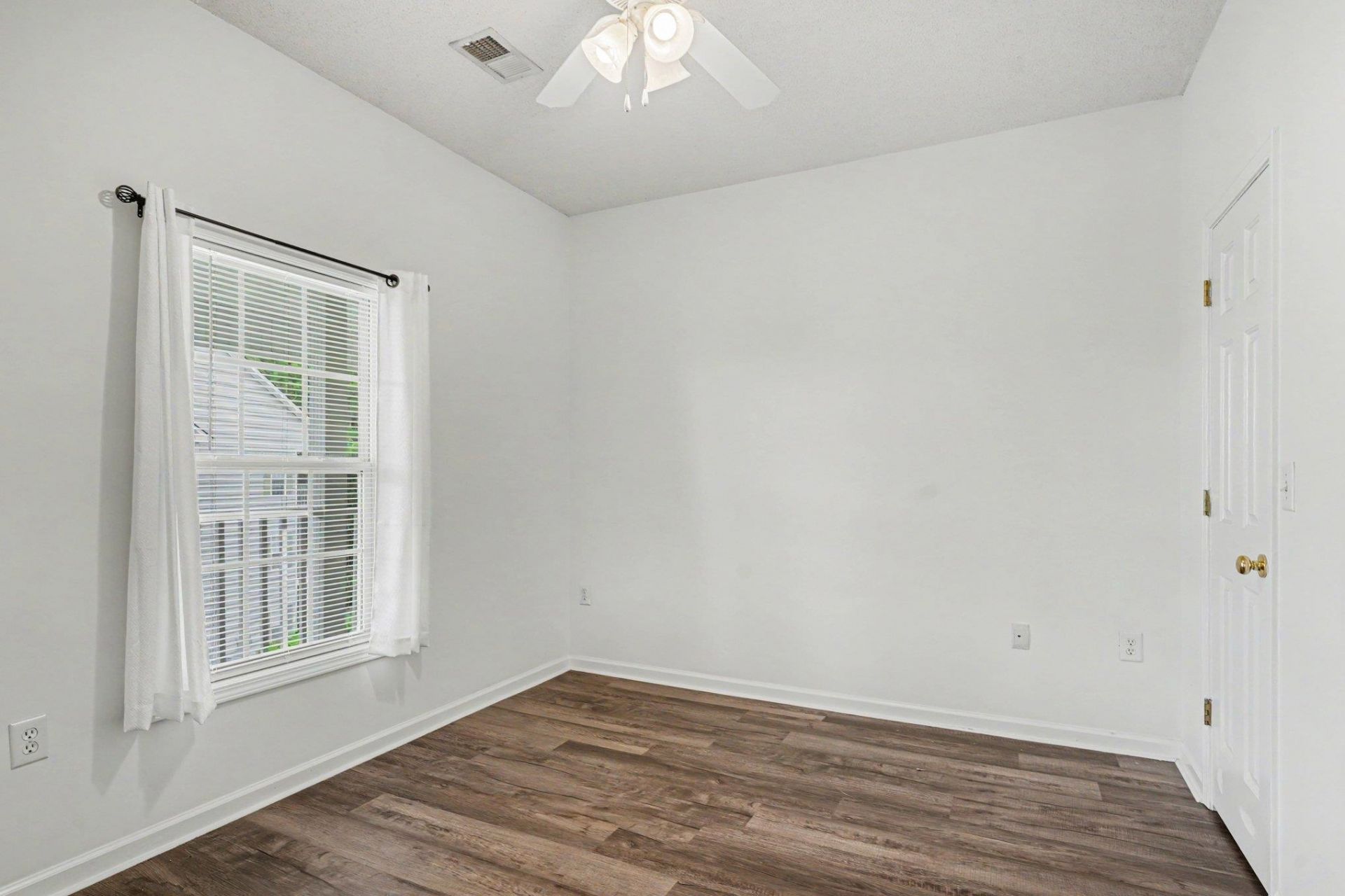 5864 Longwood Dr. Photo 15