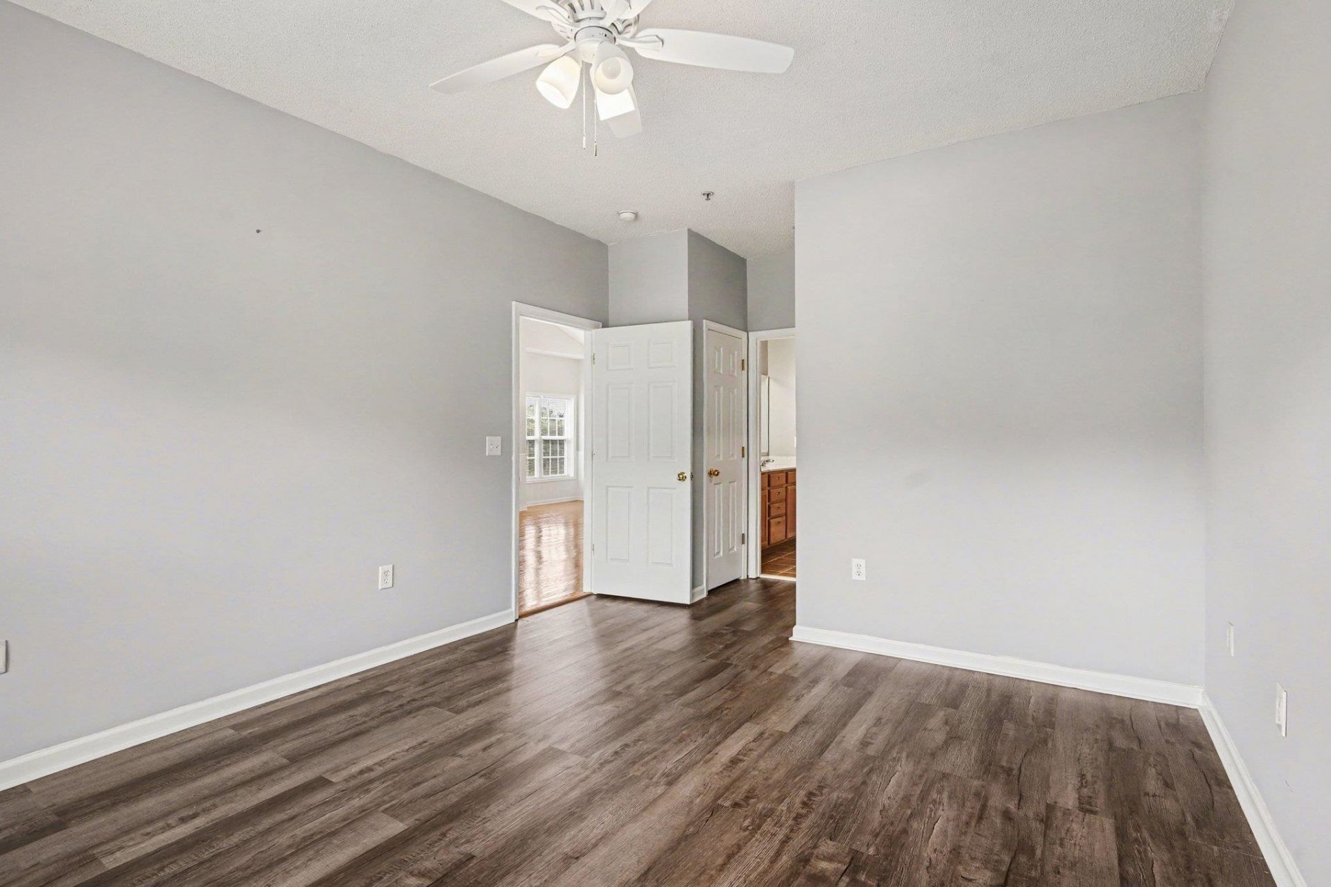 5864 Longwood Dr. Photo 21