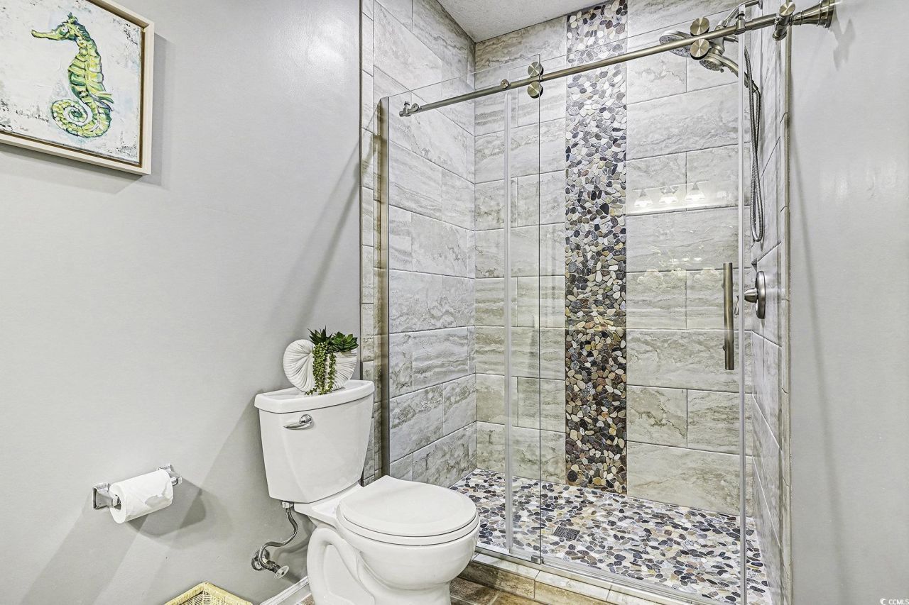 5864 Longwood Dr. Photo 24