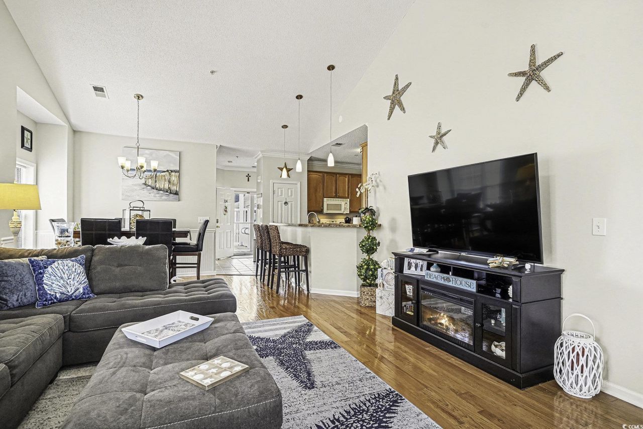 5864 Longwood Dr. Photo 7