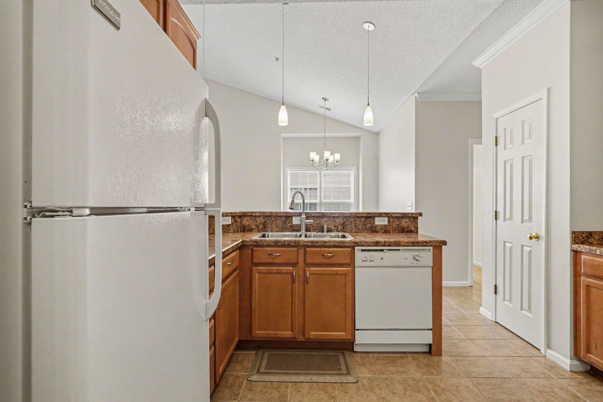 5864 Longwood Dr. Photo 8