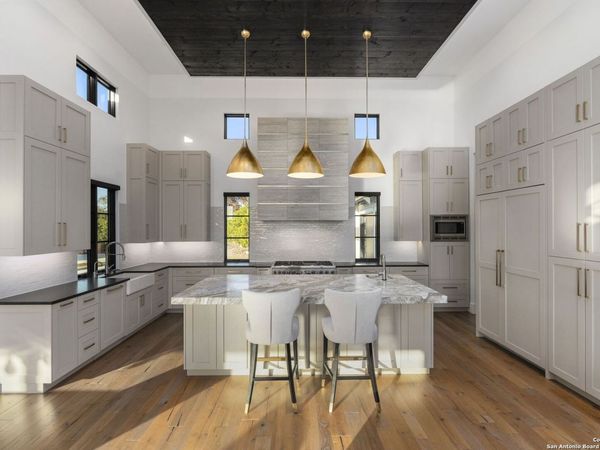 121 Greystone Pt, Boerne, TX 78006