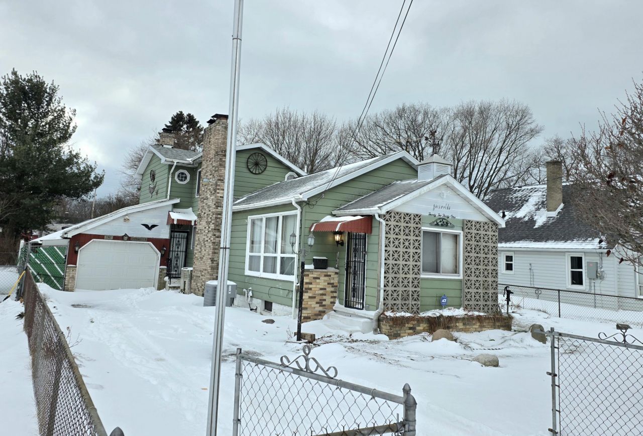 2231 Hughes Avenue, Norton Shores, MI 49441 Main Photo