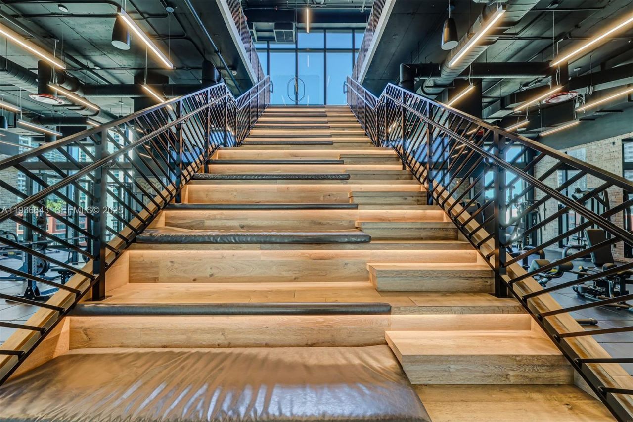 398 NE 5th St, Unit 3718-3719, Miami, FL 33132 Photo