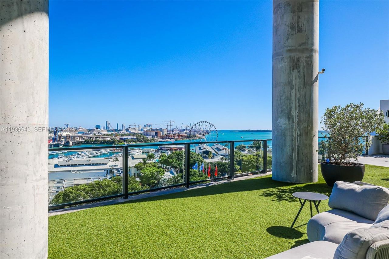 398 NE 5th St, Unit 3718-3719, Miami, FL 33132 Photo