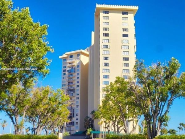 11111 Biscayne Blvd , Unit 18E, Miami, FL 33181