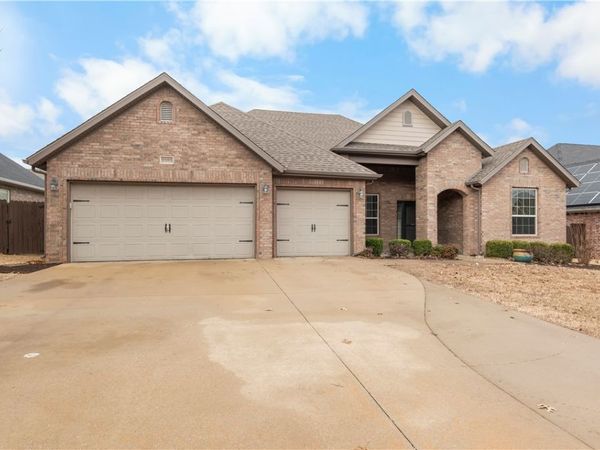 2393 N WaterWay Drive, Fayetteville, AR 72704