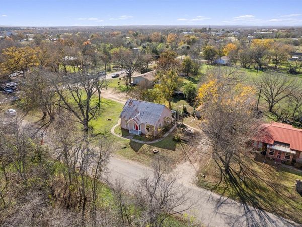 523 Old Highway 20, McDade, TX 78650