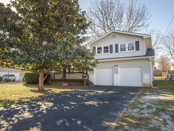 2303 S Dollison Avenue, Springfield, MO 65807