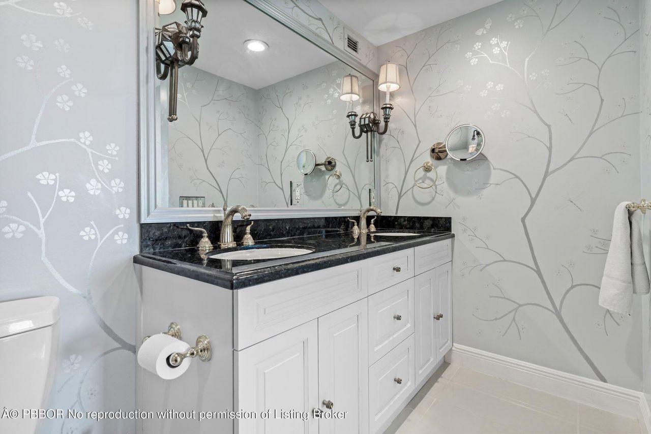 44 Cocoanut Row, Unit 526B, Palm Beach, FL 33480 Photo