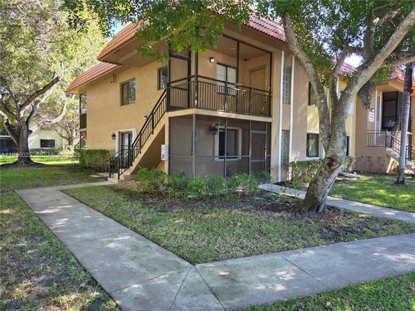 423 Lakeview Dr, Unit 101, Weston, FL 33326