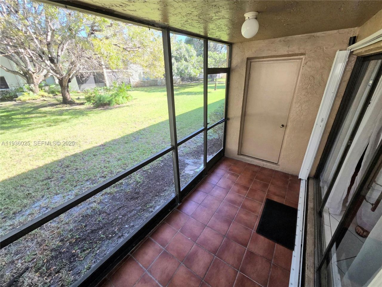 423 Lakeview Dr, Unit 101, Weston, FL 33326 Photo