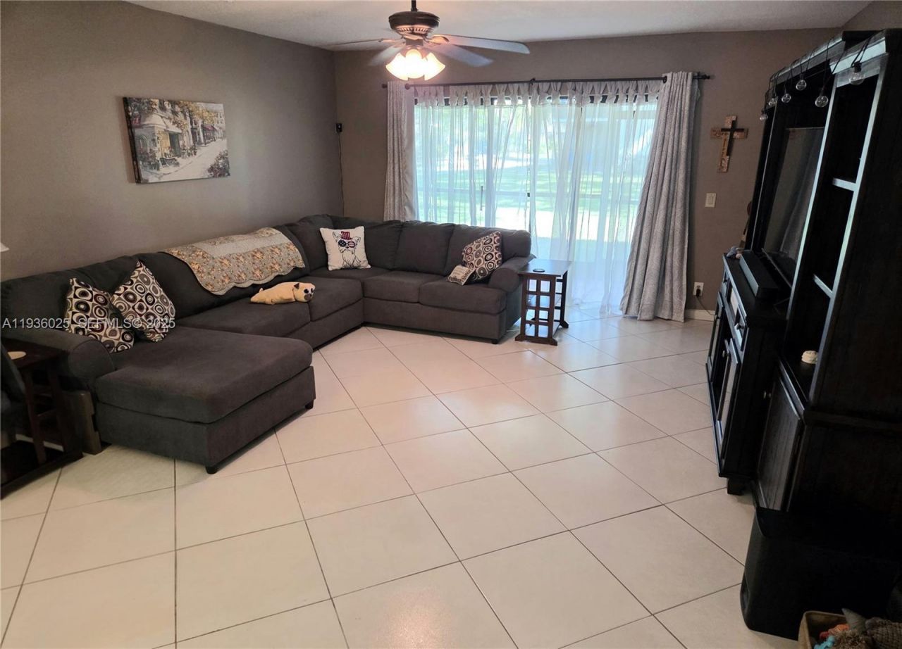 423 Lakeview Dr, Unit 101, Weston, FL 33326 Photo