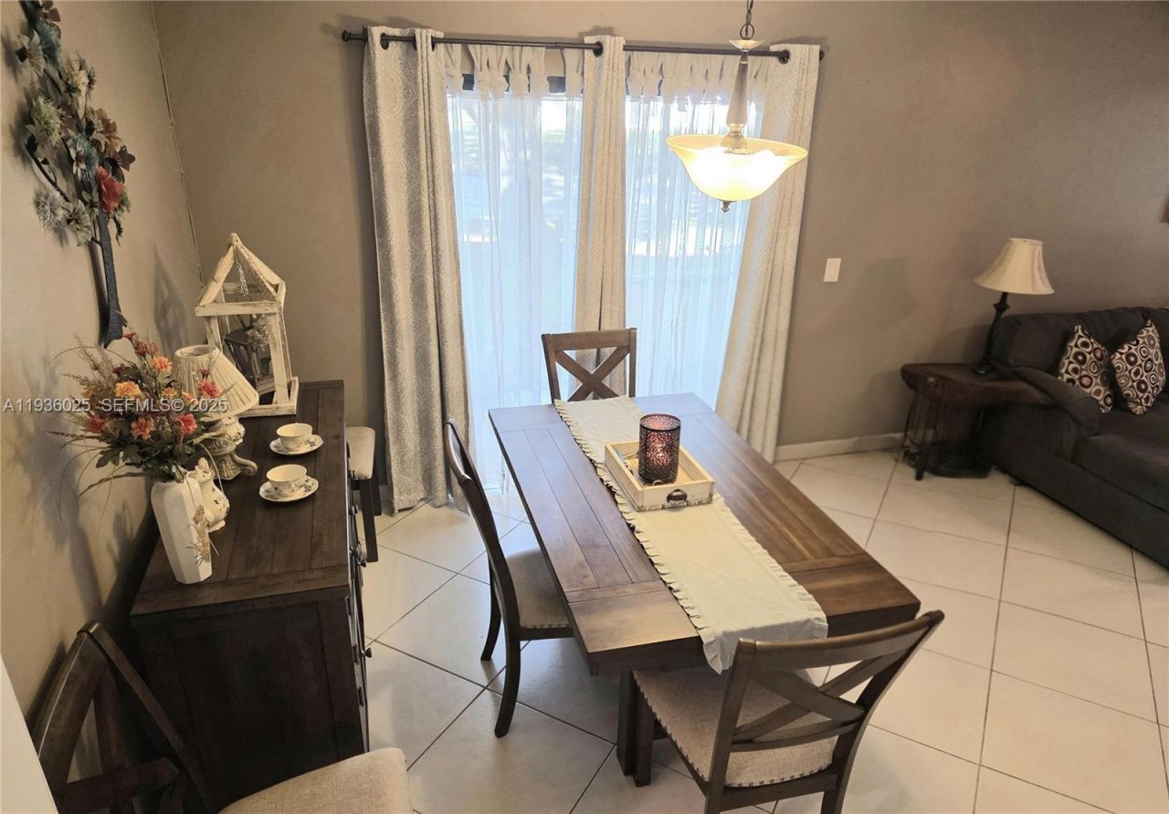 423 Lakeview Dr, Unit 101, Weston, FL 33326 Photo