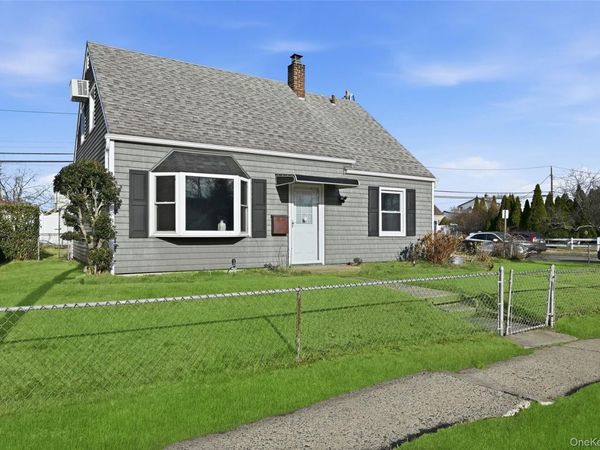 3037 N Jerusalem Road, Levittown, NY 11756