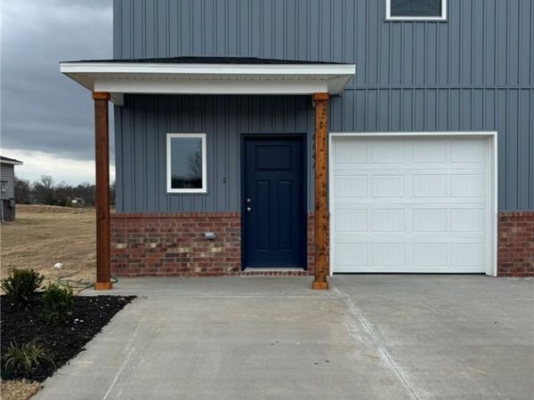 404 A W Cloud Drive, Siloam Springs, AR 72761