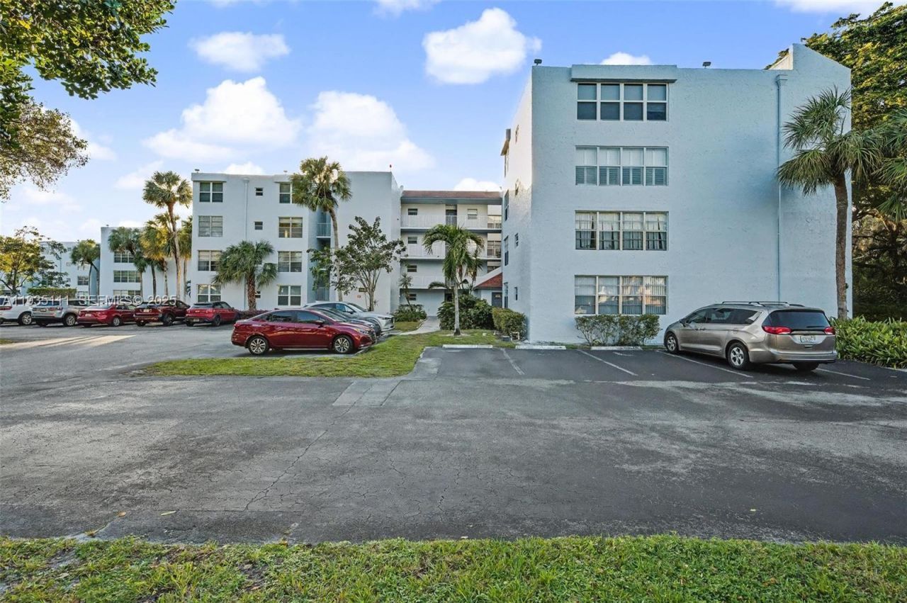 9440 Live Oak Pl, Unit 404, Davie, FL 33324 Photo
