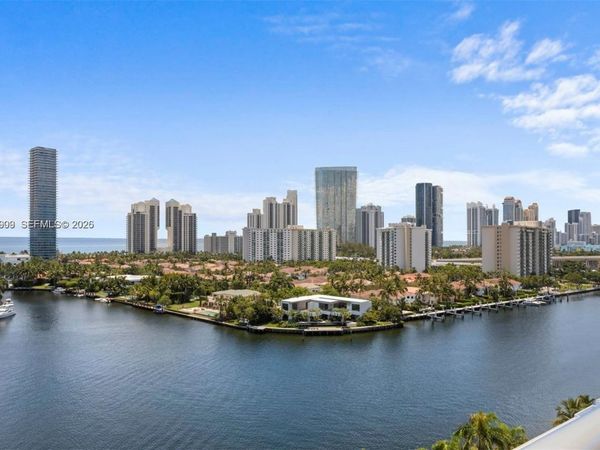 19707 Turnberry Way , Unit 17-E, Aventura, FL 33180