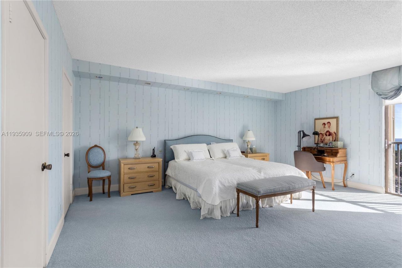 19707 Turnberry Way , Unit 17-E, Aventura, FL 33180 Photo