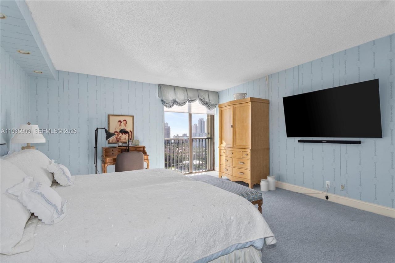 19707 Turnberry Way , Unit 17-E, Aventura, FL 33180 Photo