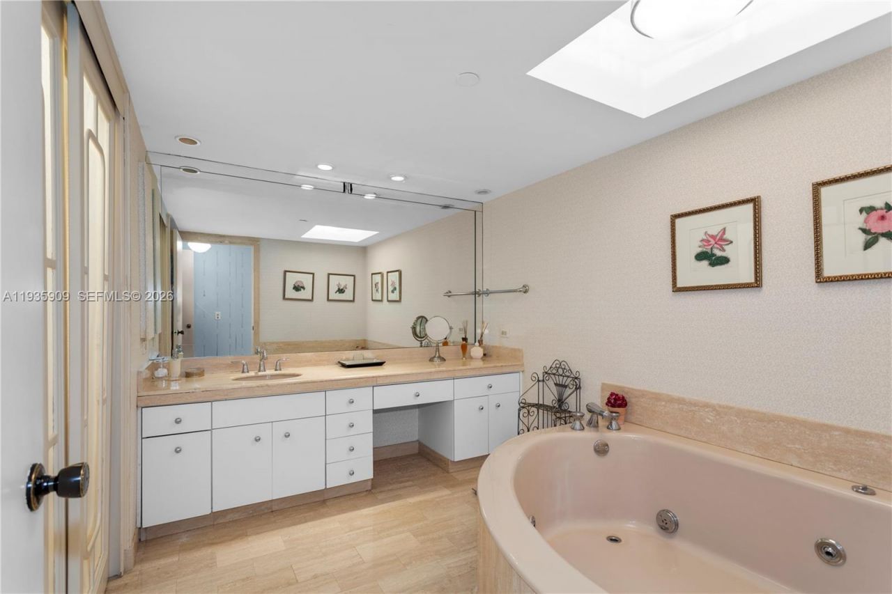 19707 Turnberry Way , Unit 17-E, Aventura, FL 33180 Photo