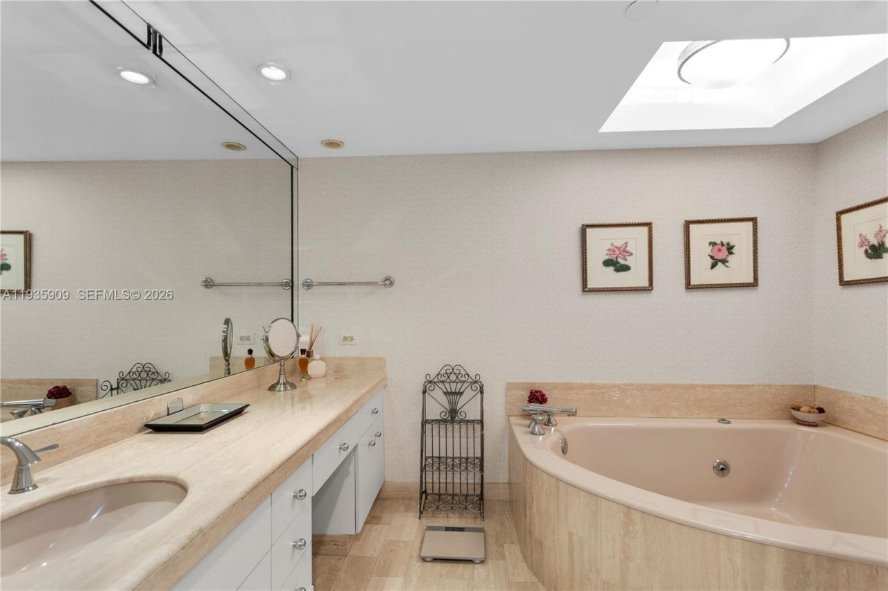 19707 Turnberry Way , Unit 17-E, Aventura, FL 33180 Photo